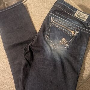 Women's Guess? Jeans With Rhinestones And Skull Designs.